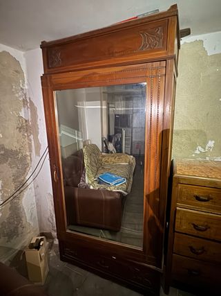 Armadio vintage in legno con specchio