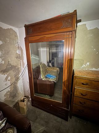 Armadio vintage in legno con specchio