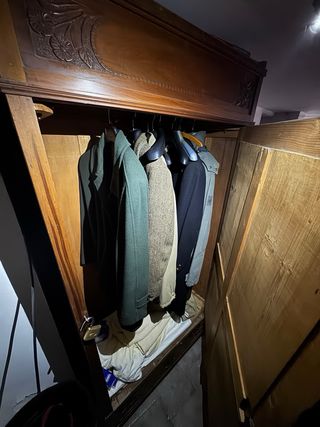 Armadio vintage in legno con specchio