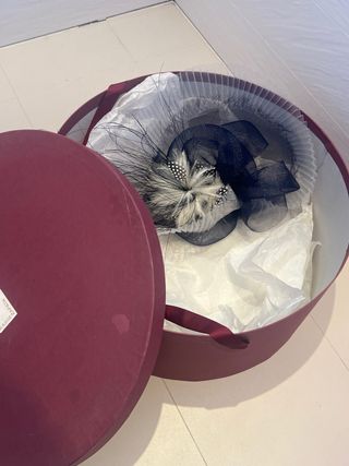 Tocado de fiesta con plumas