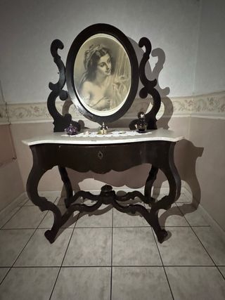 Specchio da toeletta antico con ballerina