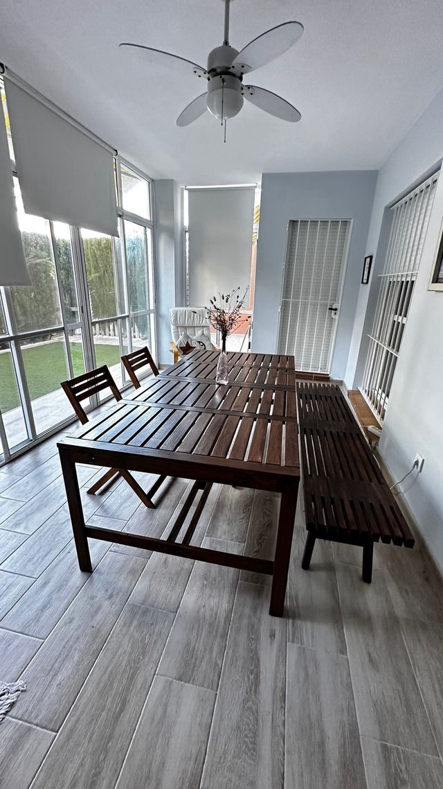 Mesa Teka + 4 Sillas + Banco Marrón