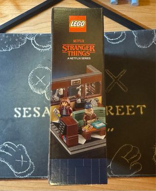 LEGO Stranger Things The Squawk Radio Station 4089