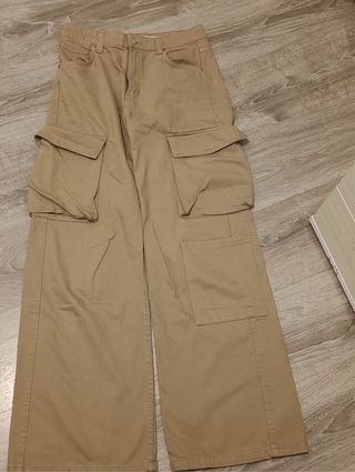 Pantalones cargo beige, jeans, leggins cortos