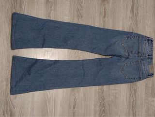 Pantalones cargo beige, jeans, leggins cortos