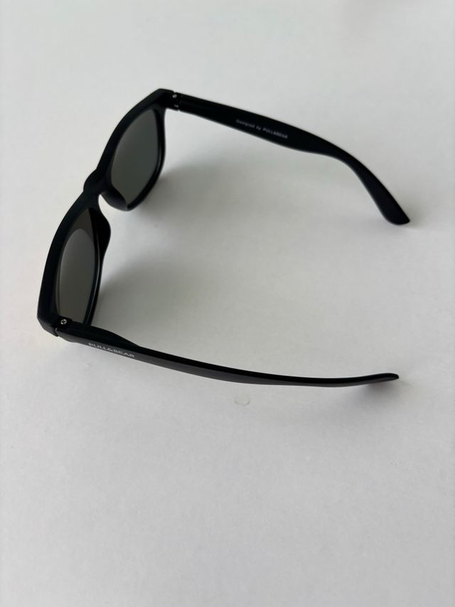 Gafas de sol Pull&Bear negras lentes naranjas