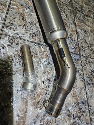 Escape Arrow Suzuki GSR 750