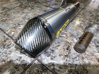 Escape Arrow Suzuki GSR 750