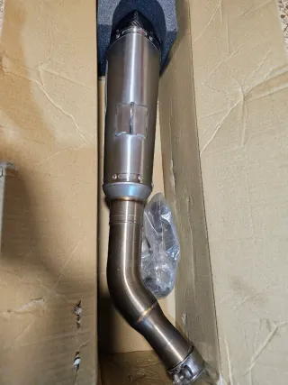 Escape Arrow Suzuki GSR 750