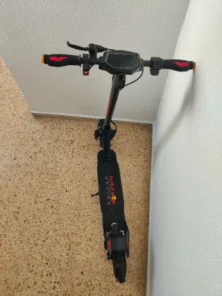 Patinete Eléctrico Red Bull Racing 10