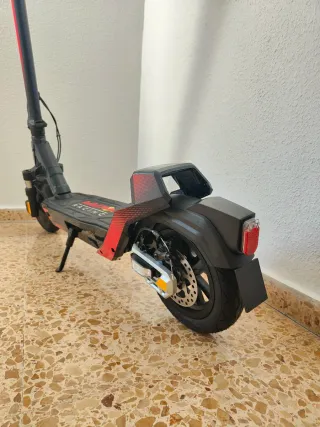 Patinete Eléctrico Red Bull Racing 10