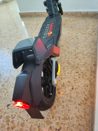 Patinete Eléctrico Red Bull Racing 10