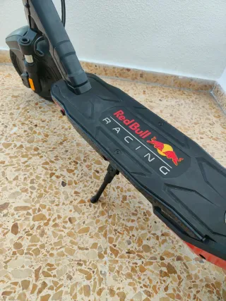 Patinete Eléctrico Red Bull Racing 10