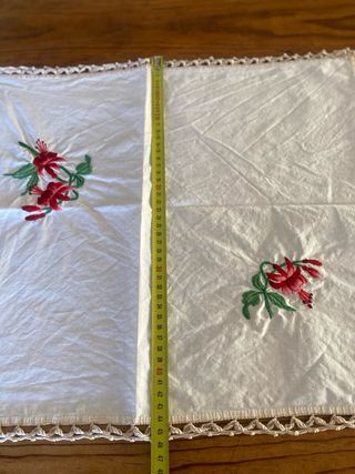 Toalha de linho bordada Brincos de Princesa