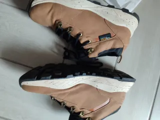 Scarpe MODELLO Timberland. Calzano piccole