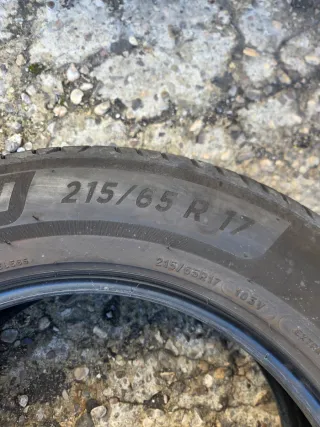 2 unidades Michelin 215/65/17/ al 80% de vida útil