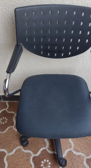Silla de oficina elevable negra