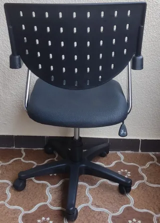 Silla de oficina elevable negra