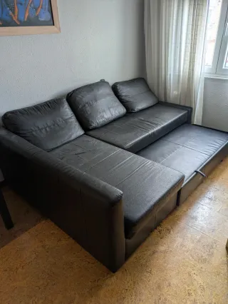 Sofá chaiselongue con canapé negro