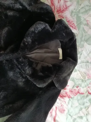 Chaquetón de pelo negro