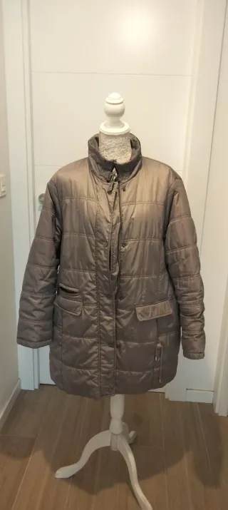 Chaquetón gris acolchado