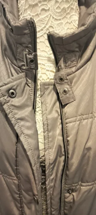 Chaquetón gris acolchado