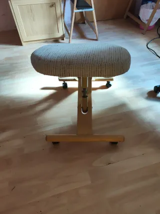 Silla ergonómica ajustable beige/marrón