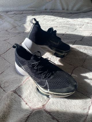 Nike Air Zoom Tempo Next% Negro/Blanco