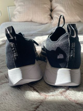 Nike Air Zoom Tempo Next% Negro/Blanco