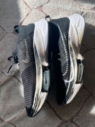 Nike Air Zoom Tempo Next% Negro/Blanco