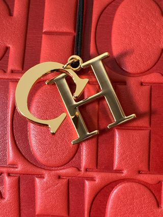 Charm CH Carolina Herrera Chapado Oro