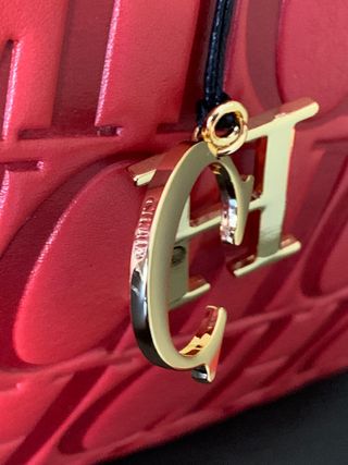 Charm CH Carolina Herrera Chapado Oro