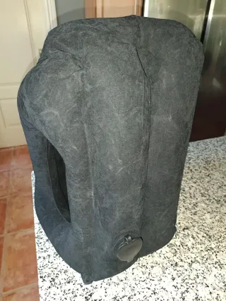 Almohada de viaje frontal negra