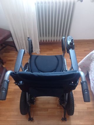 Silla de ruedas eléctrica seminueva