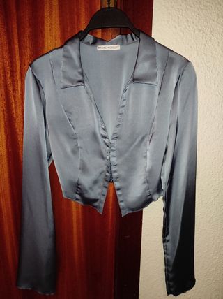 Camisa Bershka satinada azul