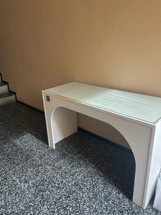 Mesa de escritorio de cristal y madera