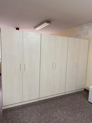 Armadi in melaminico color beige e bianco