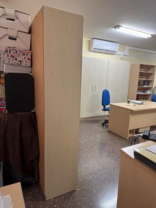 Armadi in melaminico color beige e bianco