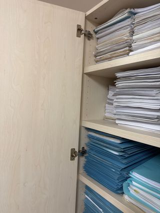 Armadi in melaminico color beige e bianco