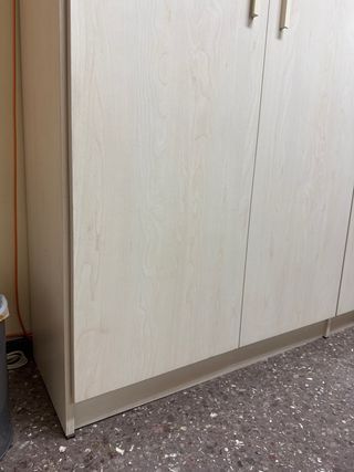 Armadi in melaminico color beige e bianco