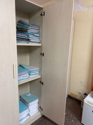 Armadi in melaminico color beige e bianco