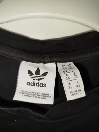 Top Adidas Negro Bordado Flores Mujer