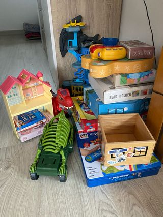 Lote de juguetes varios.