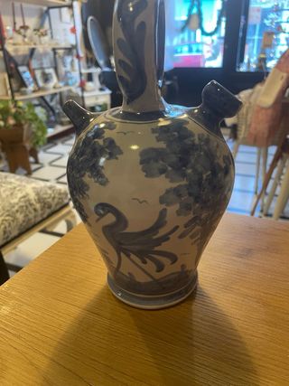 Botijo antiguo de cerámica azul y blanco