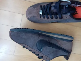 Nike Cortez Negro y Marrón nuevas talla 39