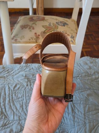 Sandalias Elegantes de Piel con Tacón