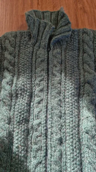 Chaqueta de lana tejida a mano