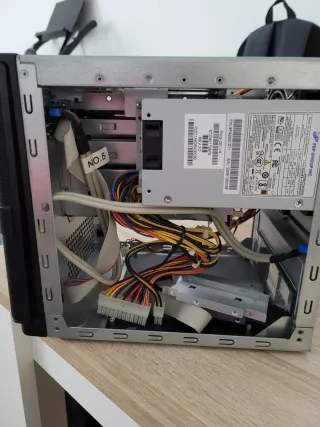 Supermicro CSE-721TQ-350B Mini-Tower Chassis