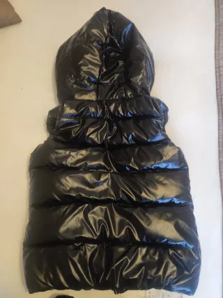 Chaleco negro brillante