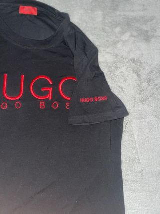 Camiseta Hugo Boss Negra Roja